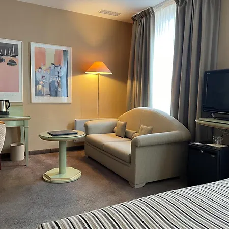 Europe 3* サヴェルヌ